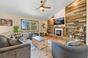 1 Mi to Dtwn Loudon: Spacious River-View Home