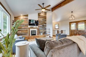 1 Mi to Dtwn Loudon: Spacious River-View Home