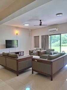 Kalhaar Blues And Greens Luxe