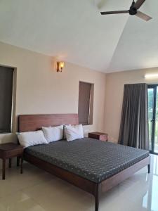 Kalhaar Blues And Greens Luxe