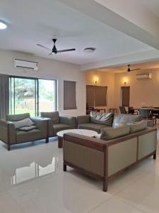 Kalhaar Blues And Greens Luxe