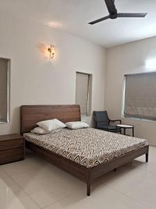 Kalhaar Blues And Greens Luxe