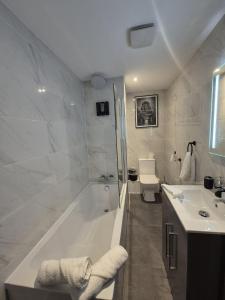 Cotswold Escape 15 - City Centre