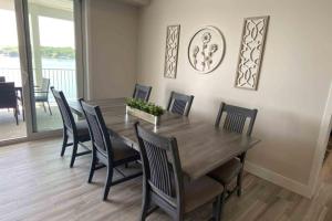 Lakeview Luxe Penthouse