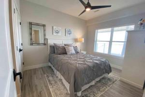 Lakeview Luxe Penthouse