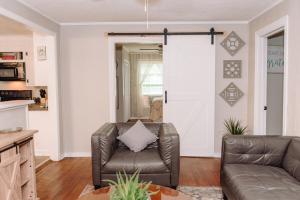 Pet Friendly! Farmhouse near the Harpeth River