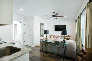 Lady Liberty Carriage House by Lucky Savannah