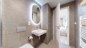 Downtown Apt w King Size Bed and AC