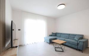 Lovely Apartment In Privlaka With Wifi