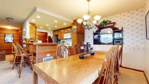 Walk to Mammoth Ski Lifts at Canyon Lodge Condo