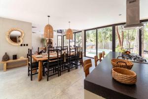 Villa Chumuuk - Modern 5BR Sanctuary with Large Pool and Rooftop Terrace