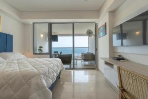 CB Lujoso Apartasuit -Vista al mar-linda piscina-cerca al Aeropuerto