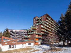 Studio skis aux pieds avec balcon – 5 personnes - FR-1-346-338