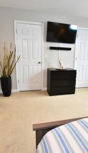 Large 4 bedroom Tremont House - Bonus apartment included!