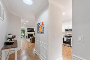 Raleigh Executive 2BR, Newly Furnished, Fenton & N Hills