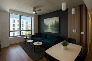 Five Points South Spacious 2BR with 2 Queens