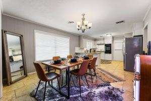 Pet-Friendly Aggie Village - Fire Pit Games and walk to Texas AnM