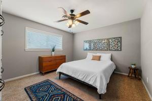 Pet-Friendly Aggie Village - Fire Pit Games and walk to Texas AnM