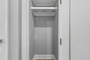 Skyline VIEWS, 5 mins to Downtown, Free Parking