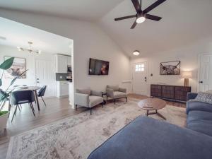 Fully Updated Cozy 3 BR Ranch Escape -WWC- Airport