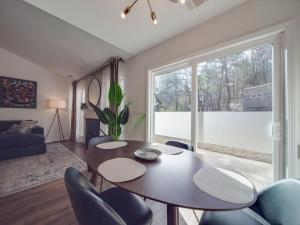 Fully Updated Cozy 3 BR Ranch Escape -WWC- Airport