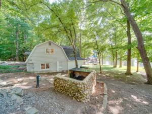 3 BR Cozy Lakefront Cottage