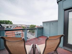 The Nest - Southend - Rooftop Terrace - Light Rail