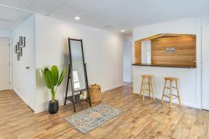 Mtn-View Coulter Escape with Rustic Tree Lookout