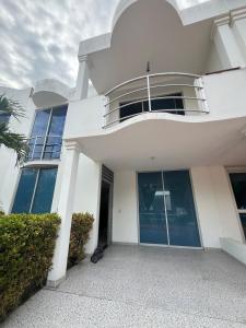 Casa La Consentida en Flandes con piscina