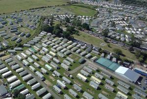 2 Bedroom Chalet Sleeps 6 -Free Parking -Tv -WiFi