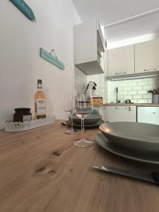 Studio Mimosa rez-de-chaussée à 800m de la plage et des commerces - parking privé avec possibilité de louer une voiture