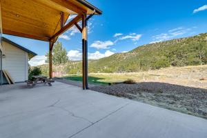 Natl Forest Access & Mtn Views: Family Eagar Home
