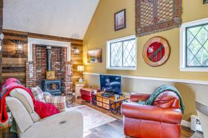 Fishing, Fun and Fall Foliage! Pocono Lake Cabin