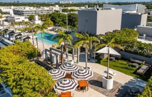 Luxury Oceanview Condo, Pool, Private Beach Access