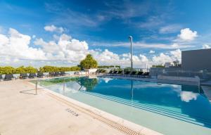 Luxury Oceanview Condo, Pool, Private Beach Access