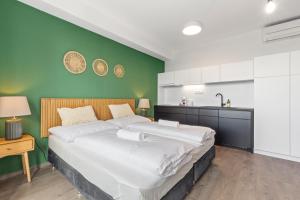 LAM Olive - AC - Castle View