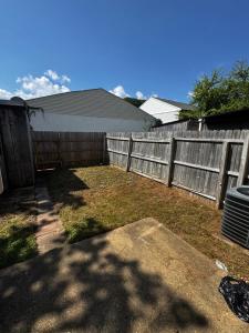 Queen bedroom in Hampton cozy house