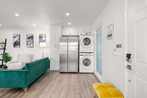 Foothills Oasis w Private Balcony & Free Parking#3