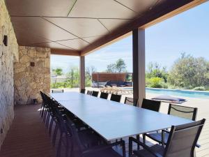 Villa Sandora, Luxury 14 Guests, Walk to Beach