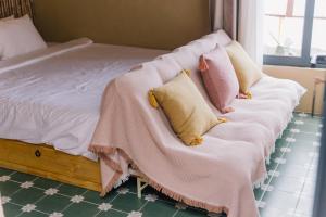 Sunrise Room