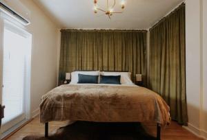 Oakdale Suites - Master Property