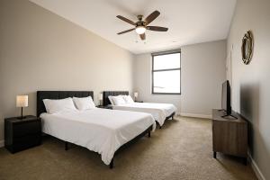 Spacious Downtown Sq Stadium, Casino, R&R HoF!