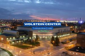 Spacious Downtown Sq Stadium, Casino, R&R HoF!