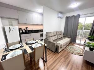 Apartamento Inteiro - 2 Quartos com AC - Wifi 1000mb - Piscina - 1 Vaga de Garagem - Elevador - Sacada Gourmet - Indicado para Grupos, Hospedes a Trabalho, Família e Pets