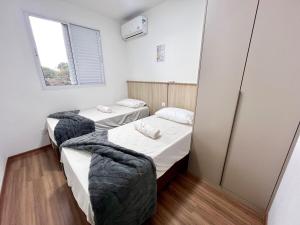 Apartamento Inteiro - 2 Quartos com AC - Wifi 1000mb - Piscina - 1 Vaga de Garagem - Elevador - Sacada Gourmet - Indicado para Grupos, Hospedes a Trabalho, Família e Pets