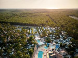 Ferret Family Lodge camping Les Embruns