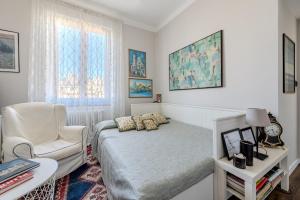 dietro il teatro modena