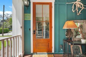 Coastal Cottage Main by Lucky Savannah