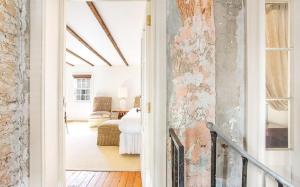 Birds Nest Carriage House by Lucky Savannah