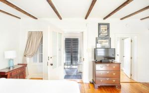 Birds Nest Carriage House by Lucky Savannah